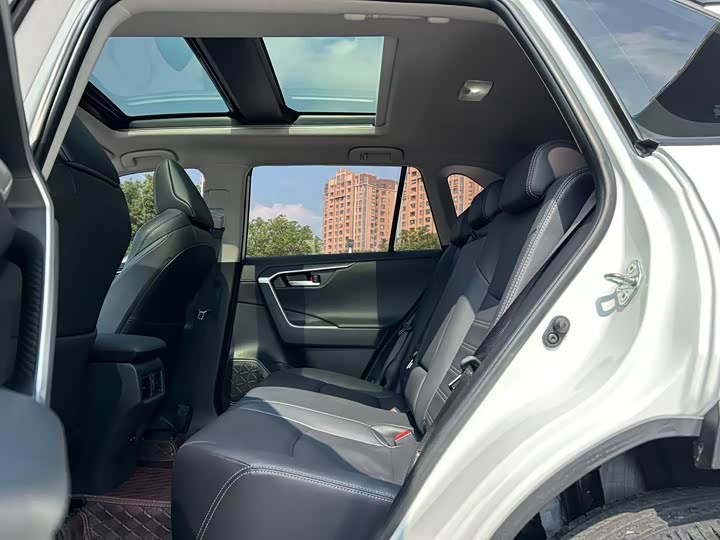 Фото 7 - Toyota Wildlander