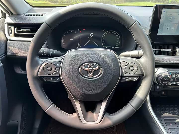 Фото 9 - Toyota Wildlander