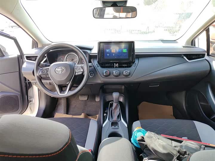 Фото 10 - Toyota Corolla