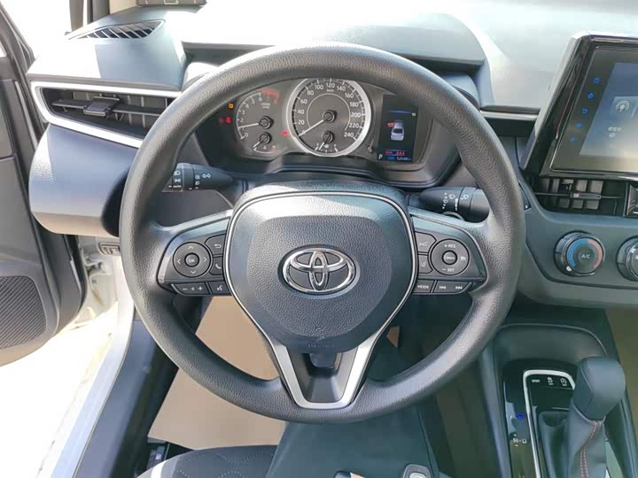 Фото 11 - Toyota Corolla