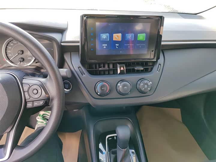 Фото 13 - Toyota Corolla