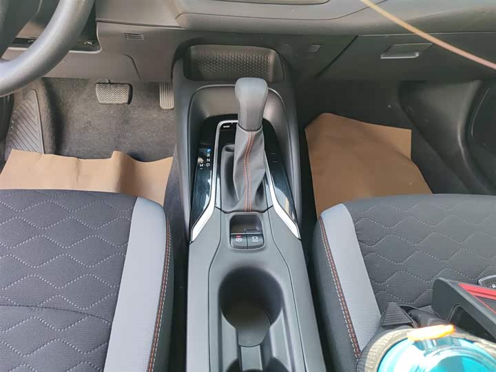 Фото 14 - Toyota Corolla