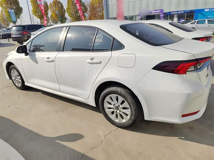 Фото 5 - Toyota Corolla