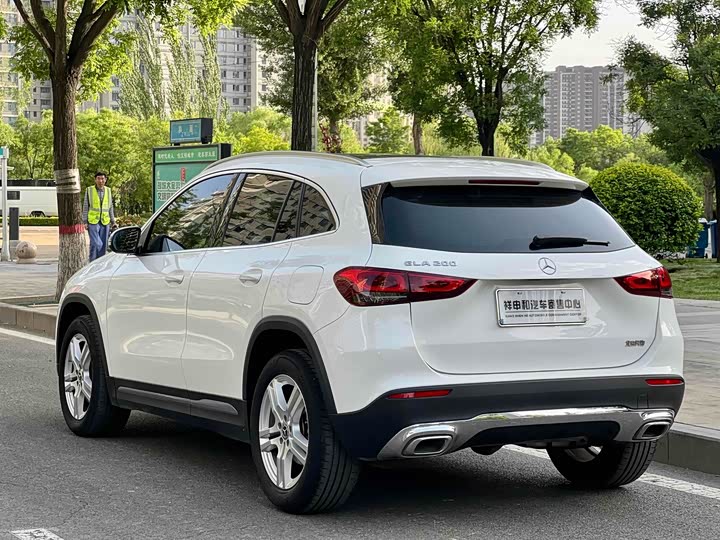 Фото 10 - Mercedes-Benz GLA-Class