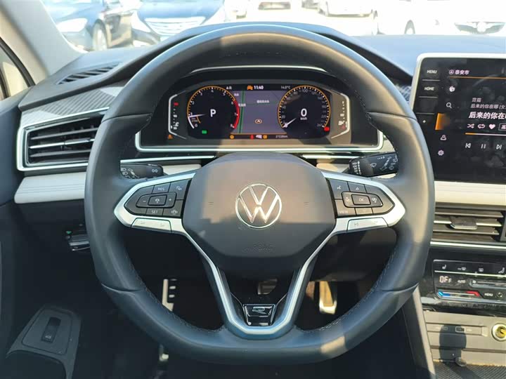 Фото 11 - Volkswagen Tiguan L Pro