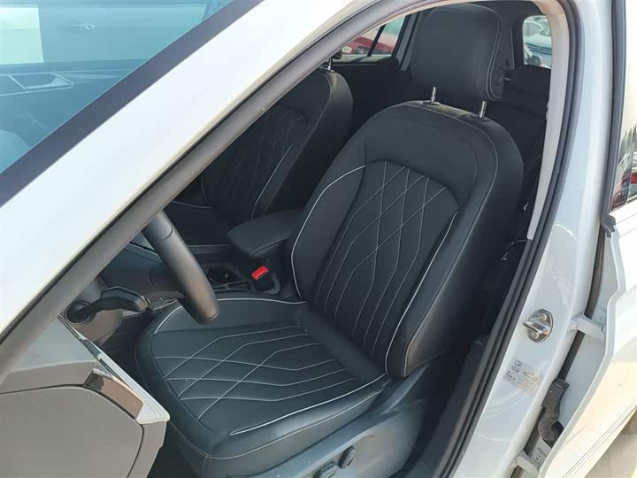 Фото 15 - Volkswagen Tiguan L Pro