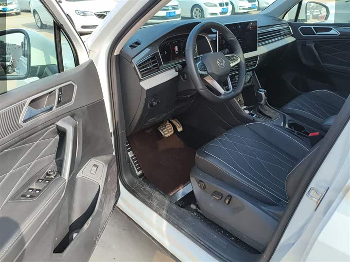 Фото 16 - Volkswagen Tiguan L Pro