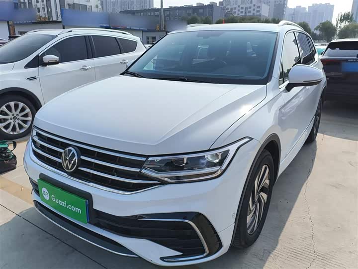 Фото 2 - Volkswagen Tiguan L Pro
