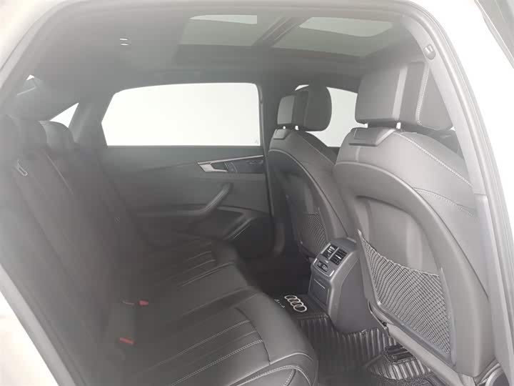 Фото 6 - Audi A4L