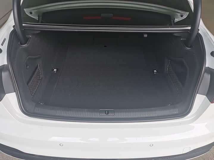 Фото 7 - Audi A4L