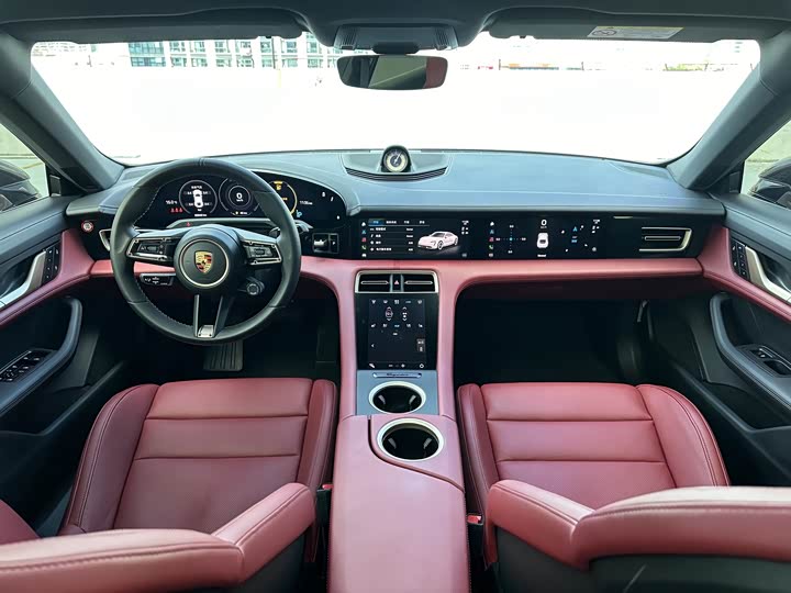 Фото 13 - Porsche Taycan