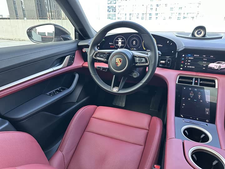Фото 14 - Porsche Taycan