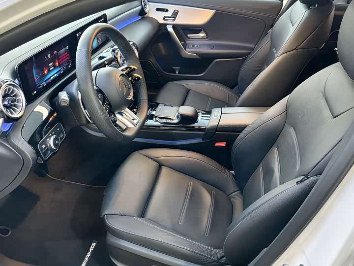 Фото 10 - Mercedes-Benz A-Class AMG