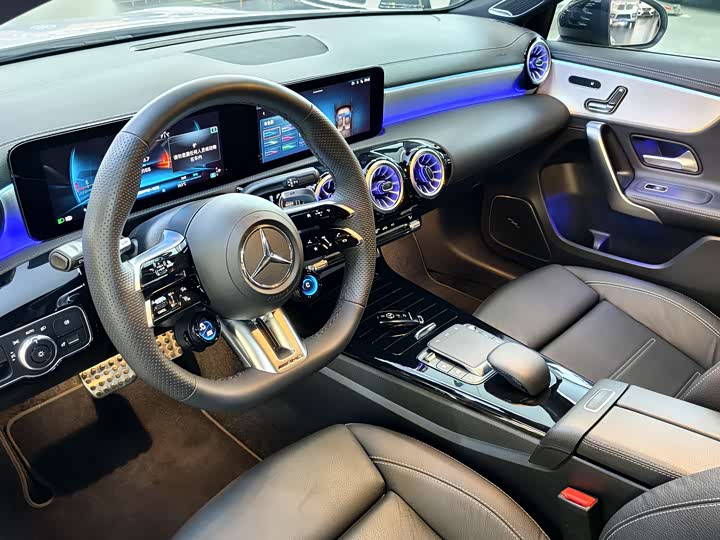 Фото 11 - Mercedes-Benz A-Class AMG