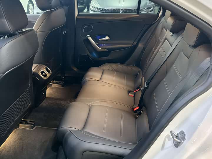 Фото 12 - Mercedes-Benz A-Class AMG