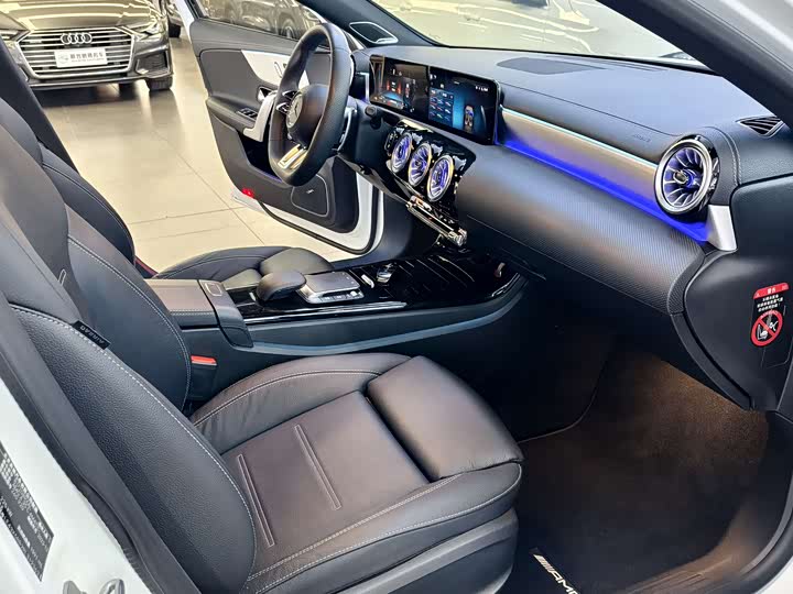 Фото 14 - Mercedes-Benz A-Class AMG