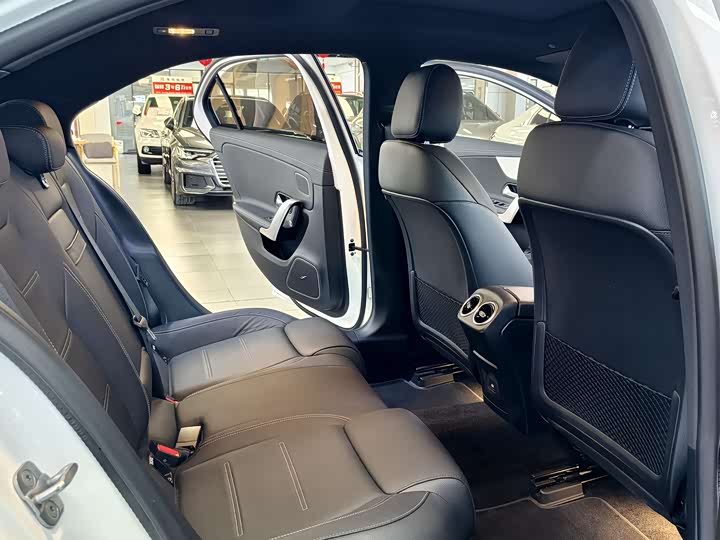 Фото 15 - Mercedes-Benz A-Class AMG