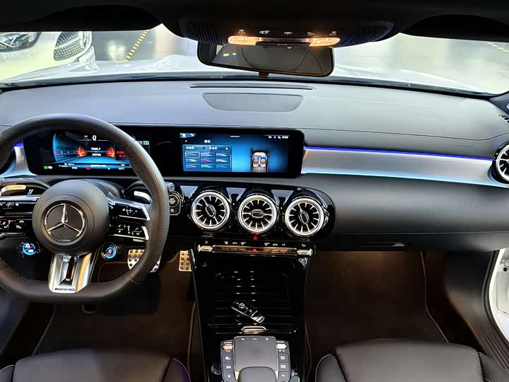 Фото 16 - Mercedes-Benz A-Class AMG