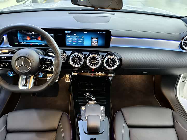 Фото 17 - Mercedes-Benz A-Class AMG