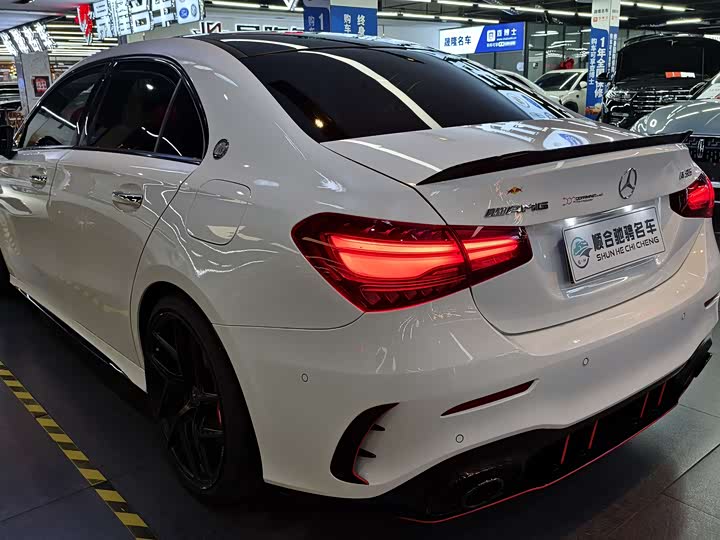 Фото 6 - Mercedes-Benz A-Class AMG