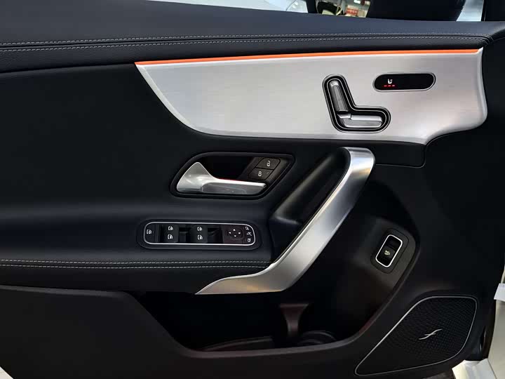 Фото 9 - Mercedes-Benz A-Class AMG