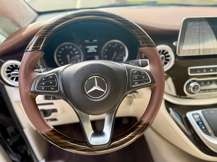 Фото 12 - Mercedes-Benz Vito