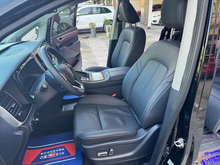 Фото 11 - GAC Trumpchi M8