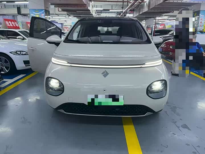 Photo 3 - Baojun Yunduo