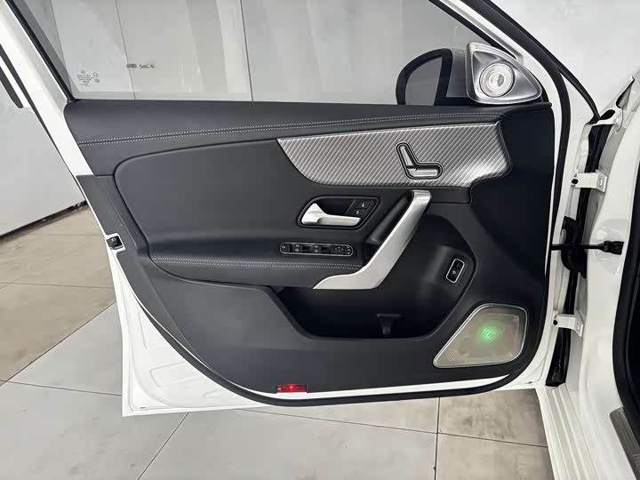 Фото 10 - Mercedes-Benz A-Class