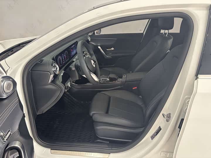 Фото 14 - Mercedes-Benz A-Class