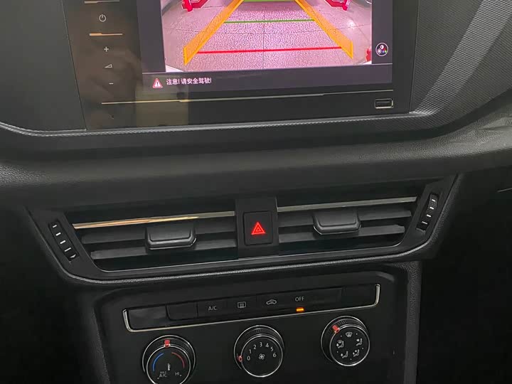 Фото 12 - Volkswagen Tharu