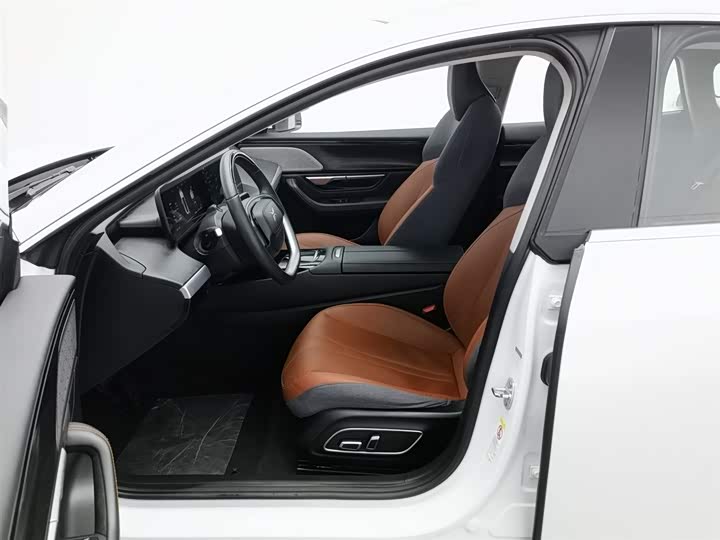 Фото 10 - XPeng P7