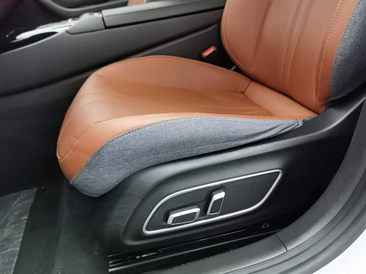 Фото 20 - XPeng P7