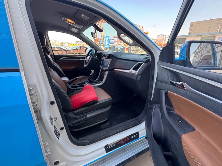 Фото 8 - Maxus T70