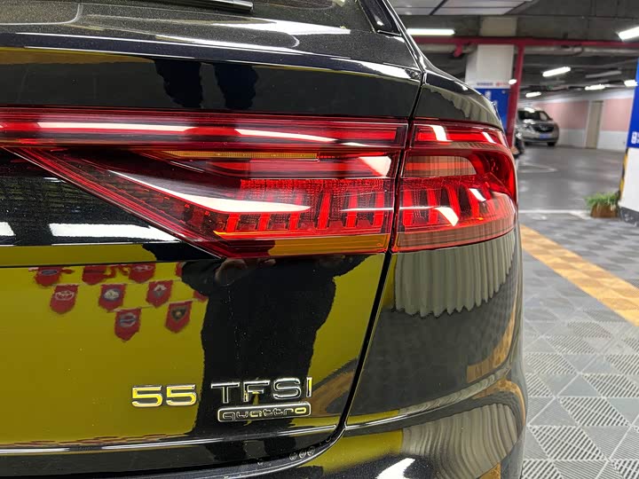 Фото 10 - Audi Q8