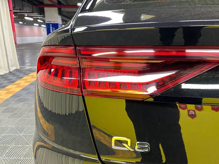 Фото 11 - Audi Q8