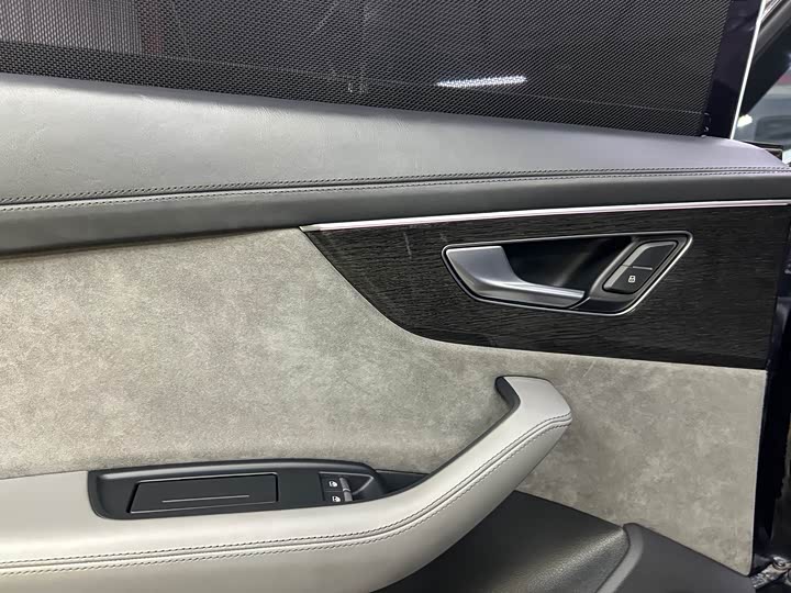 Фото 16 - Audi Q8