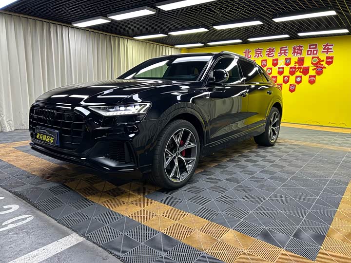 Фото 2 - Audi Q8