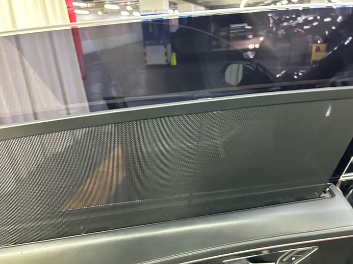 Фото 27 - Audi Q8