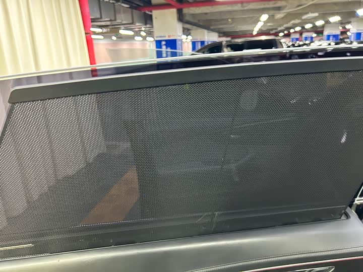 Фото 28 - Audi Q8