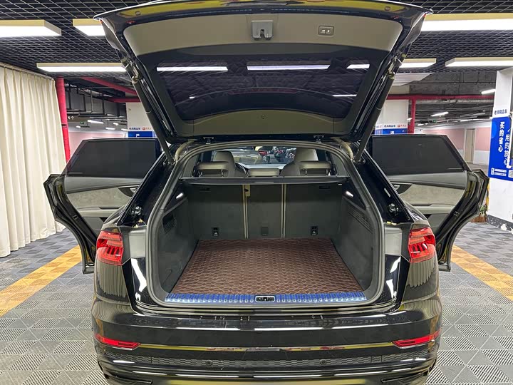 Фото 31 - Audi Q8