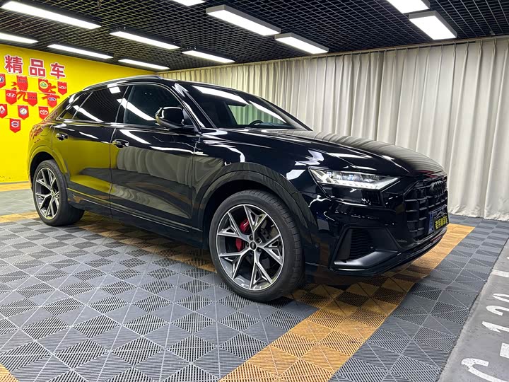 Фото 4 - Audi Q8