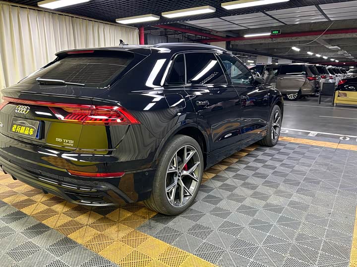Фото 5 - Audi Q8