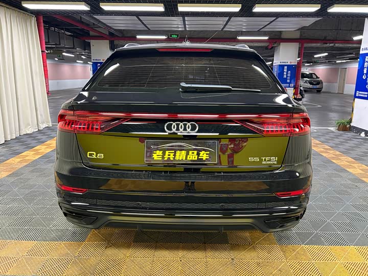 Фото 6 - Audi Q8