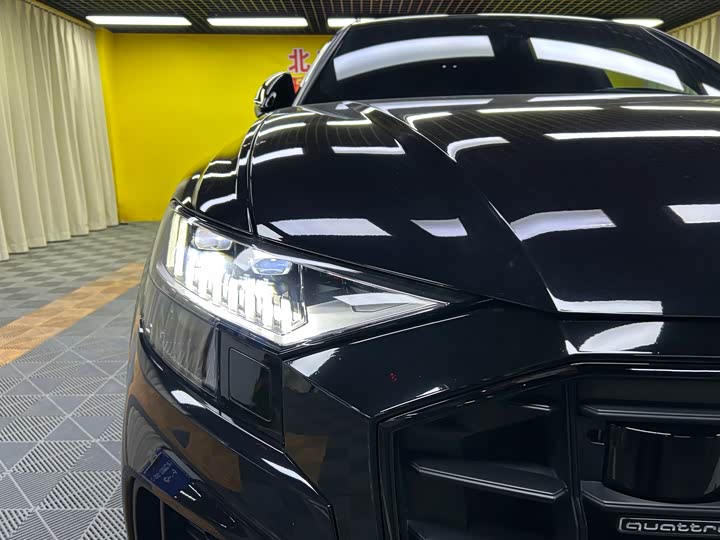 Фото 8 - Audi Q8