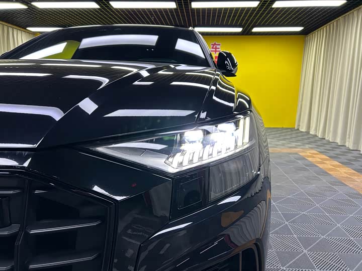 Фото 9 - Audi Q8