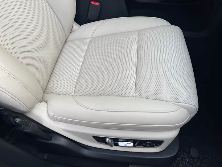 Фото 18 - LiXiang L8