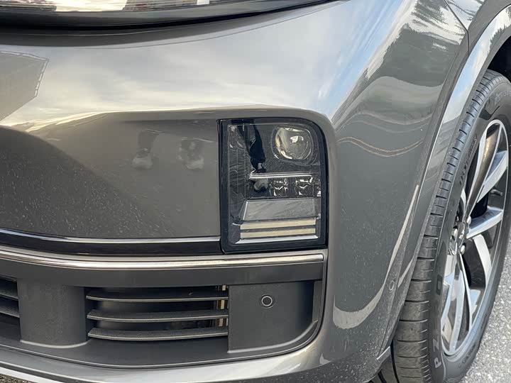 Фото 21 - LiXiang L8