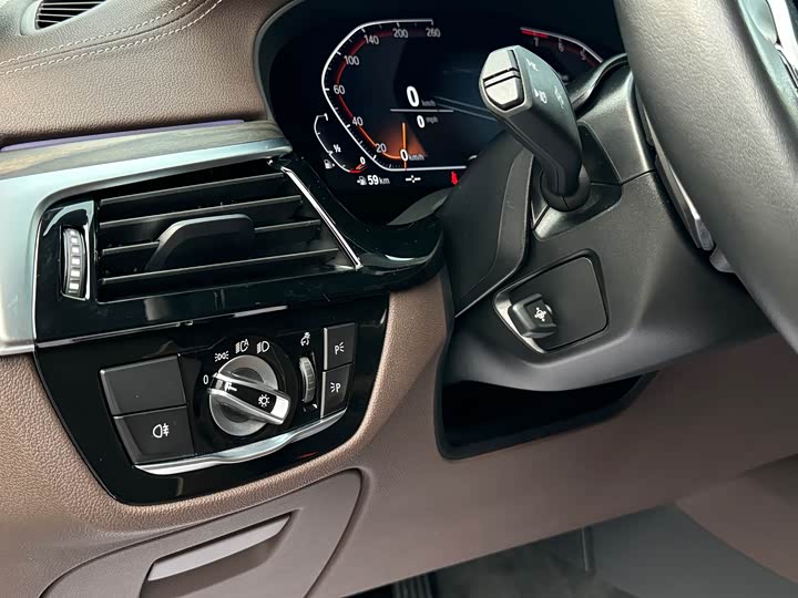 Фото 13 - BMW 5 Series