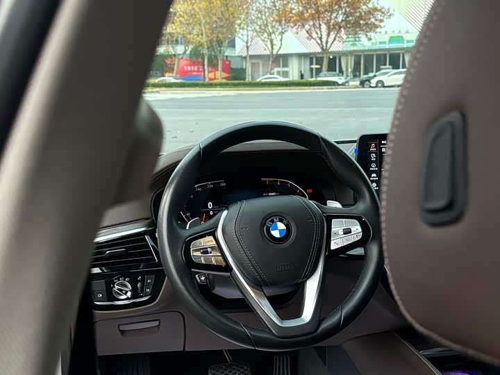 Фото 17 - BMW 5 Series